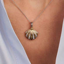 Load image into Gallery viewer, Shell Necklace with pendant