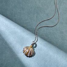 Load image into Gallery viewer, Shell Necklace with pendant