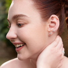 Load image into Gallery viewer, Zoom Silver Kiss Pavé Studs
