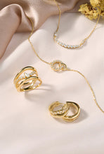 Load image into Gallery viewer, Gold Interlinked Circles Pavé Necklace