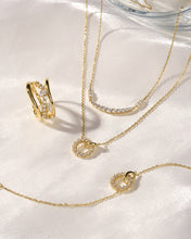 Load image into Gallery viewer, Gold Interlinked Circles Pavé Necklace
