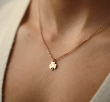 Load image into Gallery viewer, Shamrock Pendant Necklace