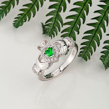Load image into Gallery viewer, GREEN CUBIC ZIRCONIA SILVER CLADDAGH RING