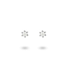 Load image into Gallery viewer, 24Kae Earrings stud with pearl
