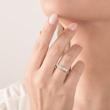 Load image into Gallery viewer, 5 STONE DIAMOND RING
