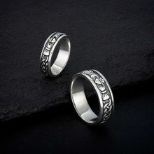 Load image into Gallery viewer, Gents Oxidised Silver Claddagh Band
