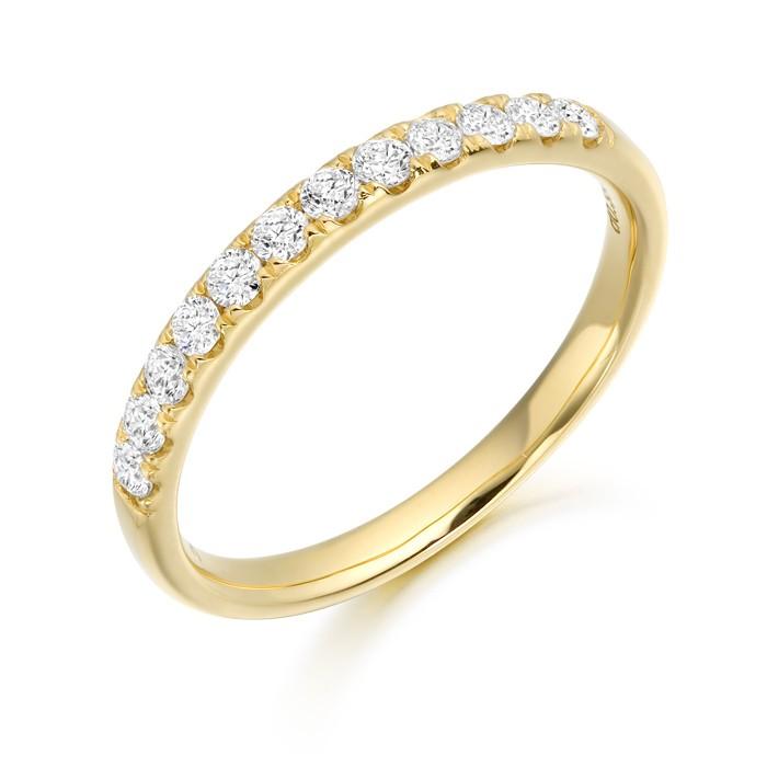 18K Gold 0.33ct Diamond Wedding Ring with Micro Pave setting.