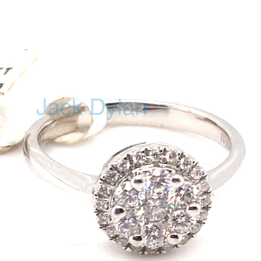 18K White Gold Halo Style Diamond Ring