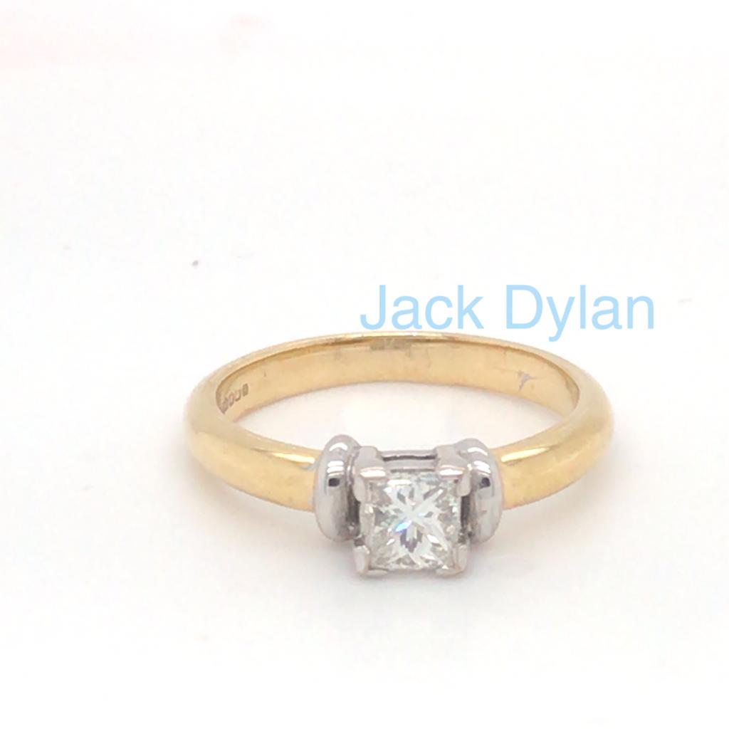 18K Yellow Gold Princess Cut Diamond Ring with Shoulder Detail